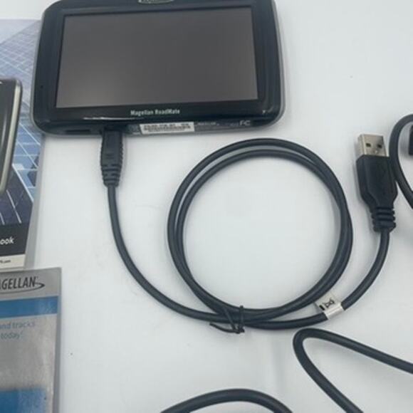 Magellan Roadmate 3045 With Accessories Tested Cords Mount Charger Manual - Picture 4 of 8